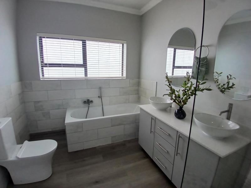 3 Bedroom Property for Sale in Stilbaai Wes Western Cape